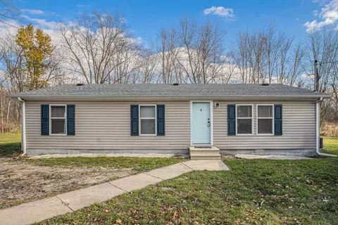 47551 40th St, Paw Paw, MI 49079