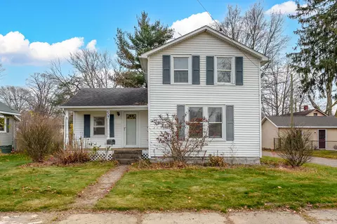 607 West St, Three Rivers, MI 49093