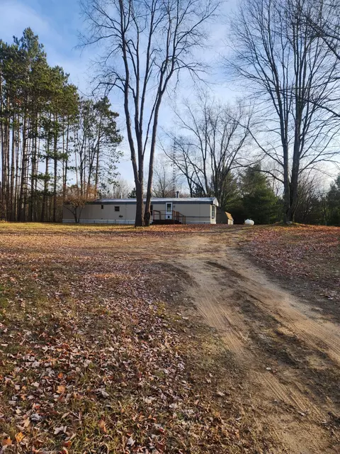 11188 200th Ave, Leroy, MI 49655