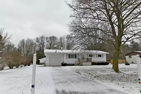 14231 State Rd, Nunica, MI 49448