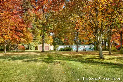 8583 Robinhood Dr, Montague, MI 49437