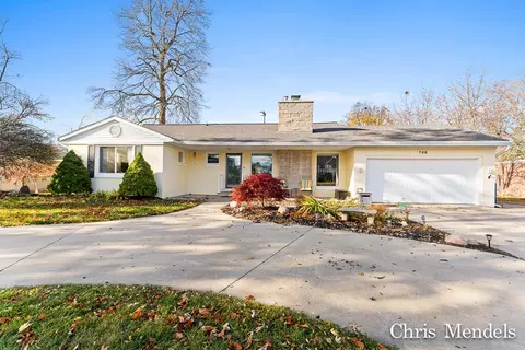 746 Ruddiman Dr, Muskegon, MI 49445