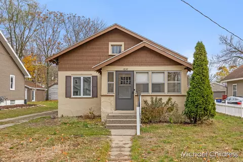 1836 Willard Ave SE, Grand Rapids, MI 49507