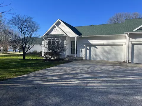14995 Saddlebrook Trl, Spring Lake, MI 49456