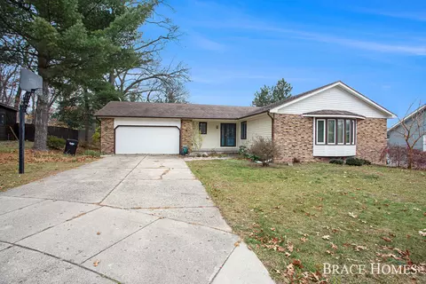 4792 Crestline Ct SW, Wyoming, MI 49519