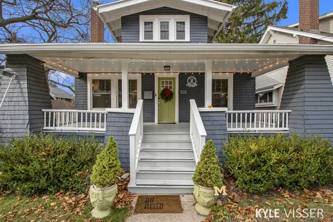 943 Calvin Ave SE, Grand Rapids, MI 49506