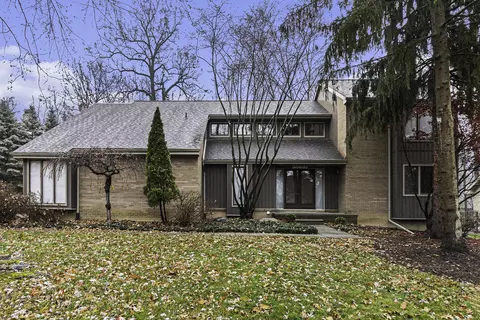 30537 Huntsman Dr W, Farmington Hills, MI 48331