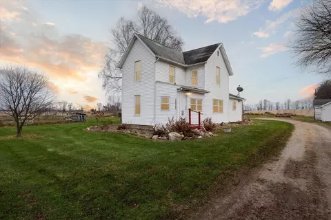 18745 Grange St, Cassopolis, MI 49031
