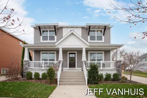 568 Blackstone St, Holland, MI 49423
