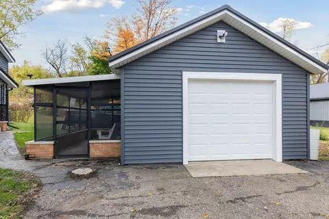 353 N 22nd St N, Springfield, MI 49037 photo 2