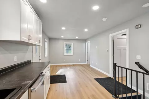 353 N 22nd St N, Springfield, MI 49037 photo 11