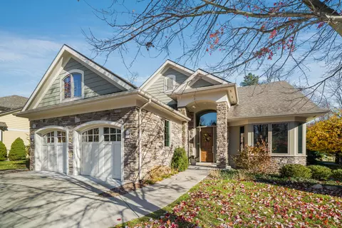 2925 Woodgate Ln, Kalamazoo, MI 49008