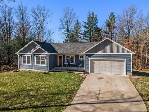 13975 Hickory St, Fruitport, MI 49415