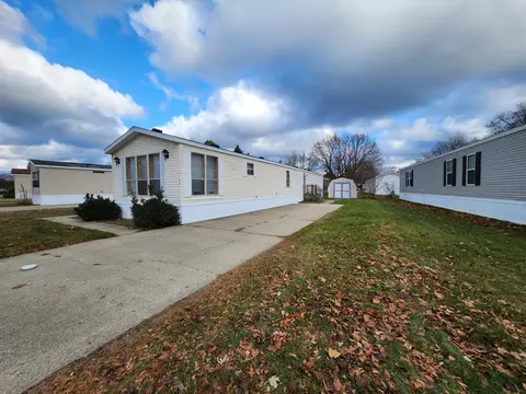 2162 Arrowhead Dr, Muskegon, MI 49442