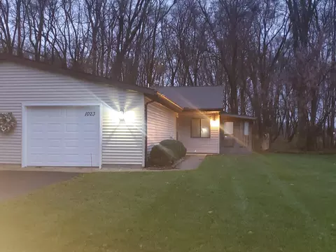 1023 Wedgewood Dr, Plainwell, MI 49080