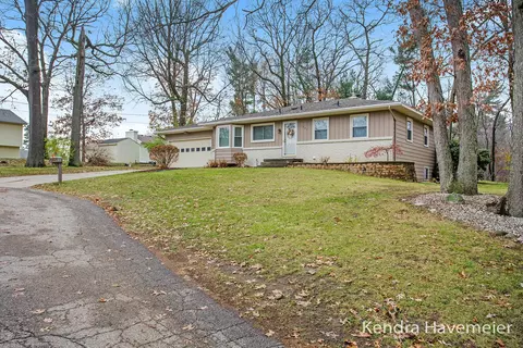 1787 Sandra St NW, Walker, MI 49544