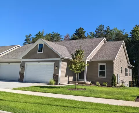 1032 Grosvenor Dr #22, Greenville, MI 48838