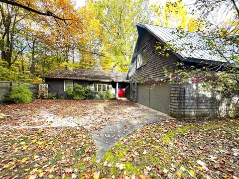 7477 Linwood Dr, Harbert, MI 49115
