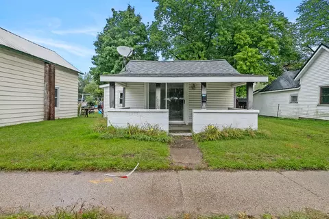 317 S 3rd Ave, Big Rapids, MI 49307 photo 2