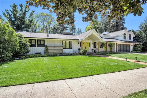 336 Wildwood Dr, Holland, MI 49423