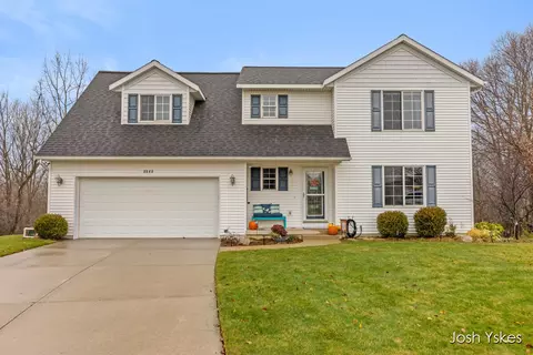 8949 Lenter Dr SE, Caledonia, MI 49316