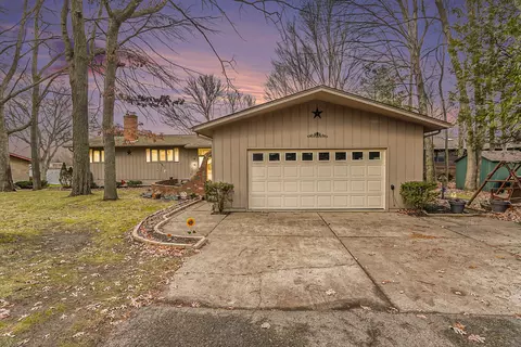216 S Shore Dr, Sheridan, MI 48884