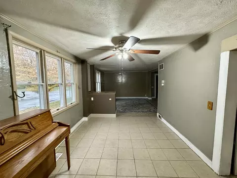 318 E Hoffman St, Three Rivers, MI 49093 photo 8