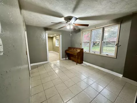 318 E Hoffman St, Three Rivers, MI 49093 photo 9
