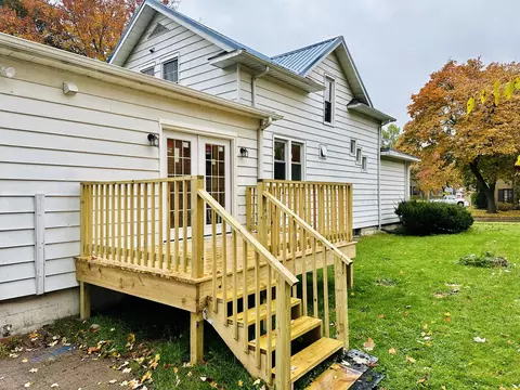 318 E Hoffman St, Three Rivers, MI 49093 photo 3