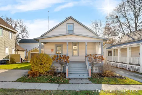 450 Slayton Ave, Grand Haven, MI 49417