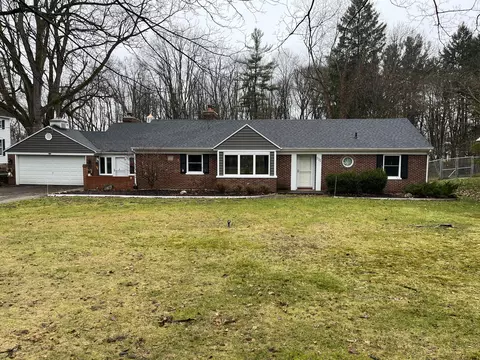 525 N Kalamazoo Ave, Marshall, MI 49068