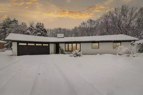 1842 Orchard Ln NE, Grand Rapids, MI 49505