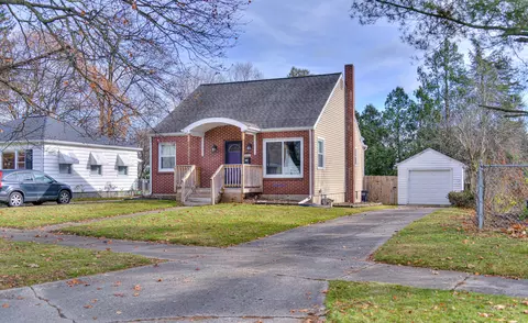 763 The Pkwy, Jackson, MI 49203