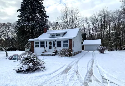 88 Sunnyside Dr, Battle Creek, MI 49015