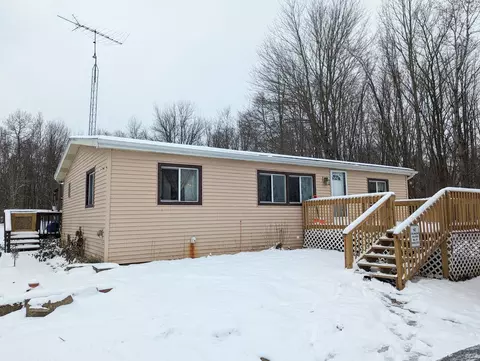 53881 28th Ave, Bangor, MI 49013