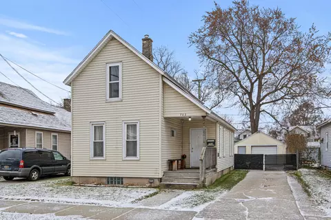 702 Hogan St SW, Grand Rapids, MI 49503