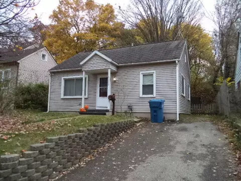 1102 Palmer Ave, Kalamazoo, MI 49001