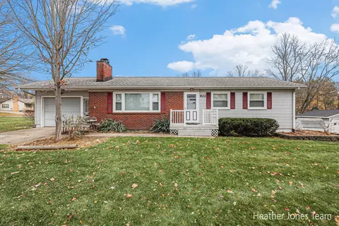 902 S Marvel Dr, Greenville, MI 48838