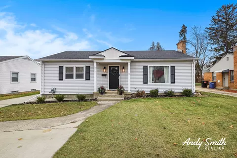 636 3 Mile Rd NE, Grand Rapids, MI 49505