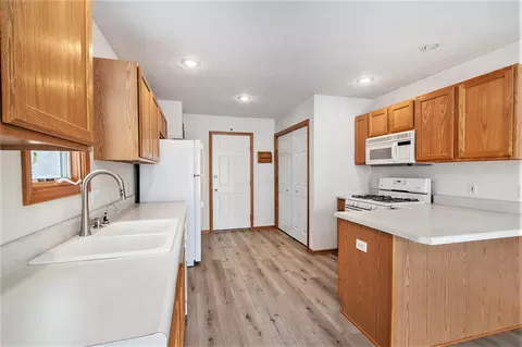 1013 Taylor Dr, Plainwell, MI 49080 photo 8