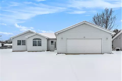 1013 Taylor Dr, Plainwell, MI 49080 photo 2