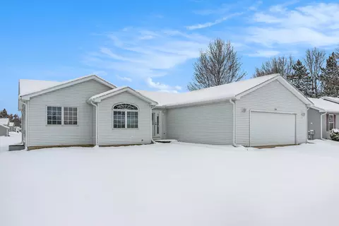 1013 Taylor Dr, Plainwell, MI 49080 photo 3