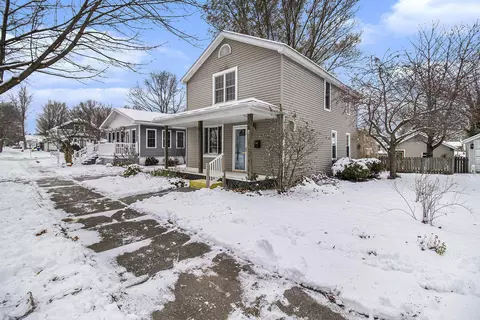 322 N Lewis St, Ludington, MI 49431