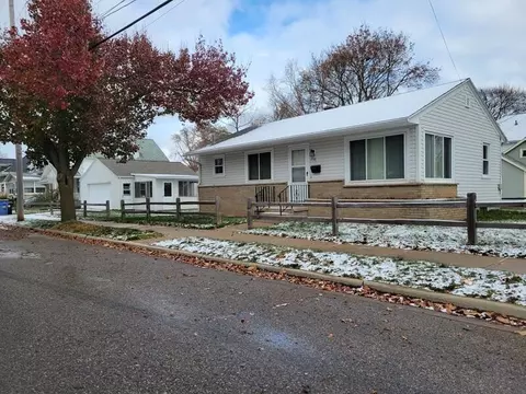 736 Garfield Ave NW, Grand Rapids, MI 49504