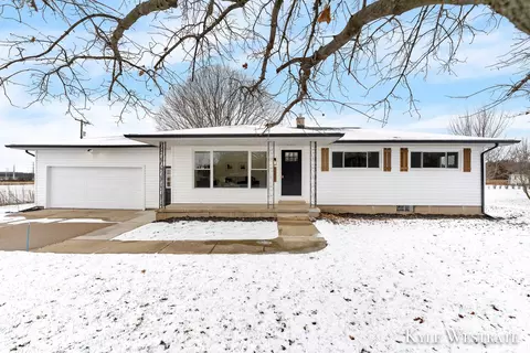 16615 16th Ave, Marne, MI 49435