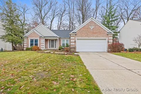 4690 Woodcreek Dr SE, Grand Rapids, MI 49546