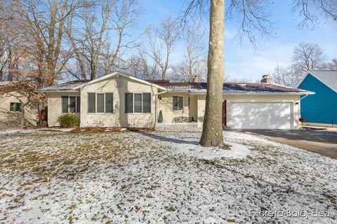 2175 Innwood Dr SE, Kentwood, MI 49508