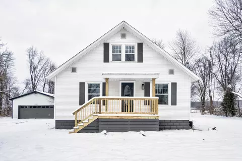 1297 2nd St, Plainwell, MI 49080