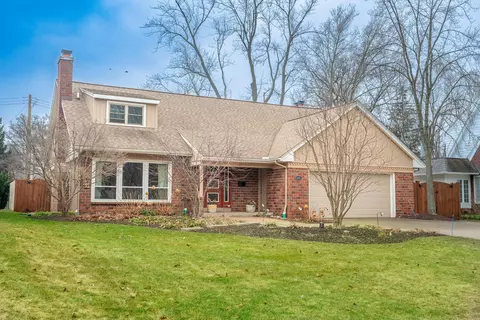 2812 Oakwood Dr SE, East Grand Rapids, MI 49506