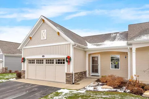869 S Center Park Dr SW #18, Byron Center, MI 49315